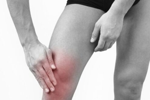 knee pain in man